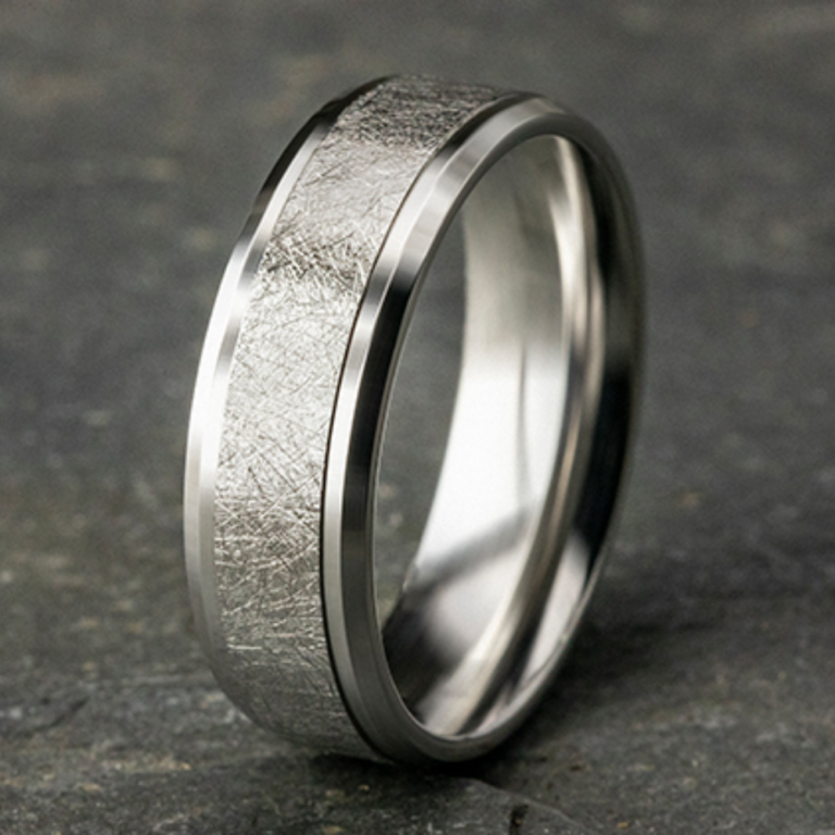 14K Gold 8mm – Swirl Center Men’s Wedding Band Benchmark 18