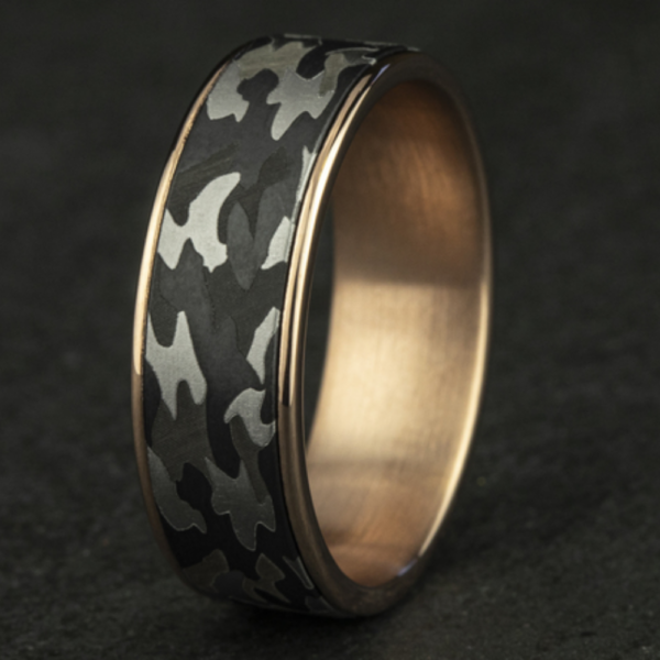 14K Gold and Tantalum 7.5mm - Camo Men's Wedding Band - Image 11