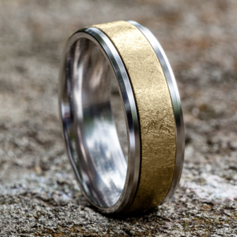 14K Gold 8mm – Swirl Center Men’s Wedding Band Benchmark 15