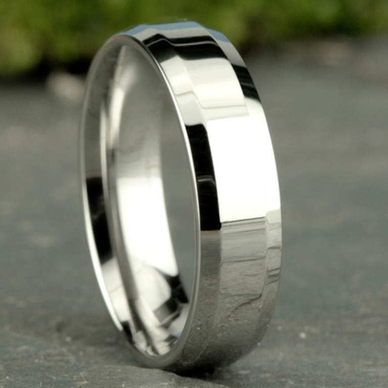 14K Gold 6.5mm – Polished Beveled Men’s Wedding Band Benchmark 30