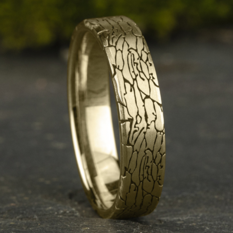 14K Gold 5mm – Fractured Rock Pattern Men’s Wedding Band Benchmark 12