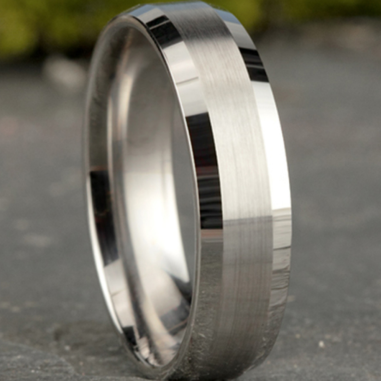 14K Gold 6.5mm – Satin Beveled Men’s Wedding Band Benchmark 30
