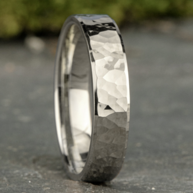 14K Gold 5mm – Hammered Finish Men’s Wedding Band Benchmark 15