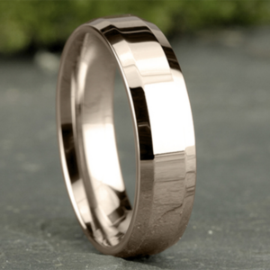 14K Gold 6.5mm – Polished Beveled Men’s Wedding Band Benchmark 18