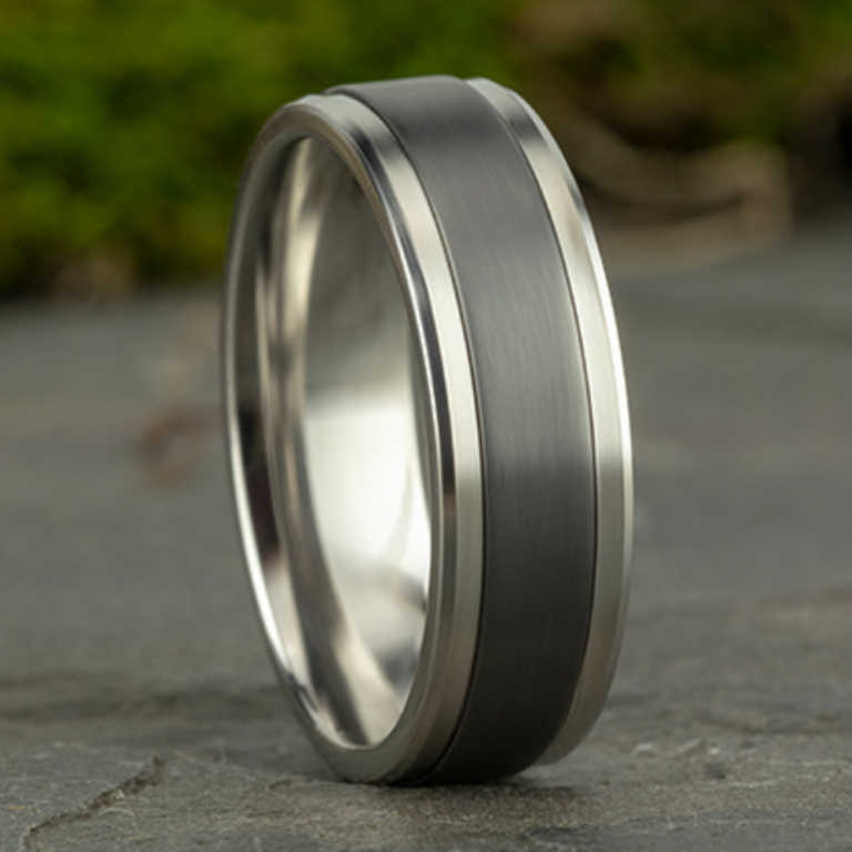 14K Gold and Tantalum 7mm – Satin Beveled Men’s Wedding Band Benchmark 19
