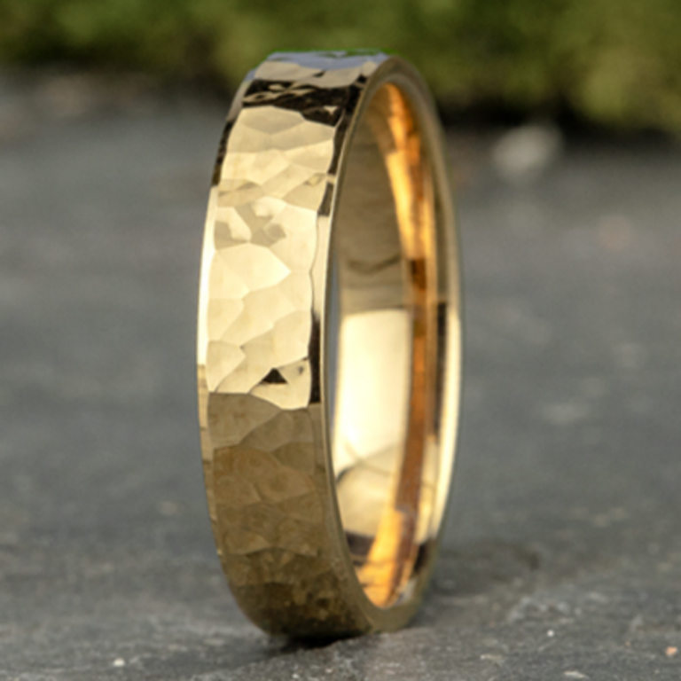 14K Gold 5mm – Hammered Finish Men’s Wedding Band Benchmark 18