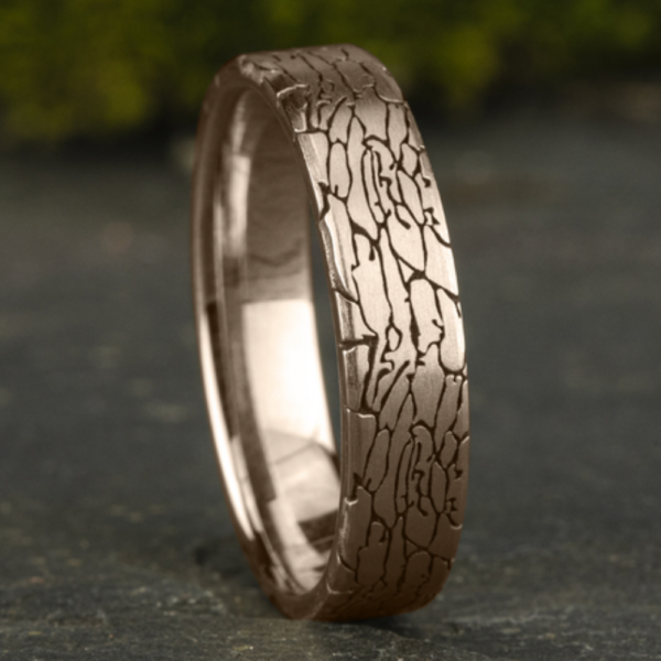14K Gold 5mm - Fractured Rock Pattern Men's Wedding Band - Image 9