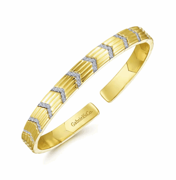 14K Yellow Gold Chevron Station Bangle with .52ctw Diamonds Size 6.5 Bracelets 11